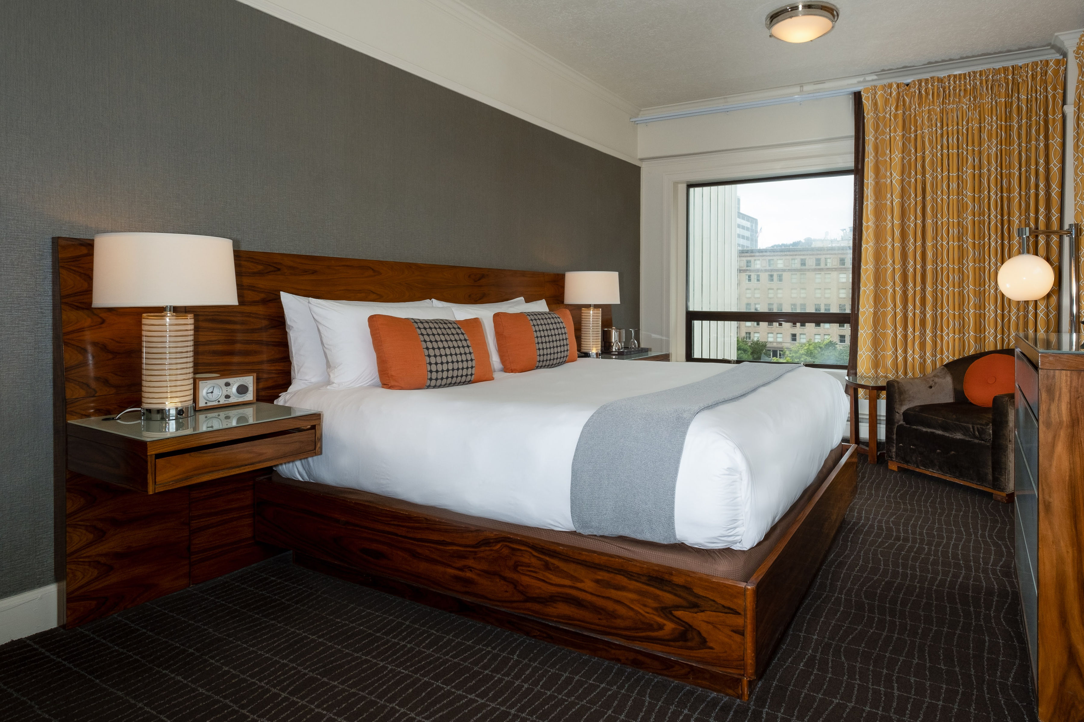 Hotel Lucia King Bed